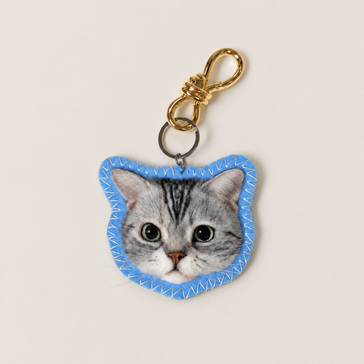 Handmade wool-felt gray cat charm with clasp, front view